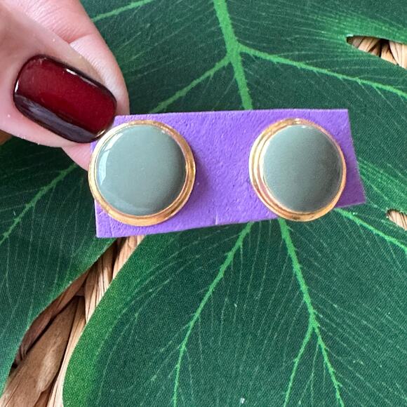 BOGO FREE ENAMELED STUD POST VTG EARRINGS - Picture 4 of 5